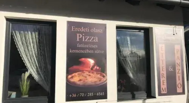 Sempre tterem s Panzi, Boek Hotel Székesfehérvár 