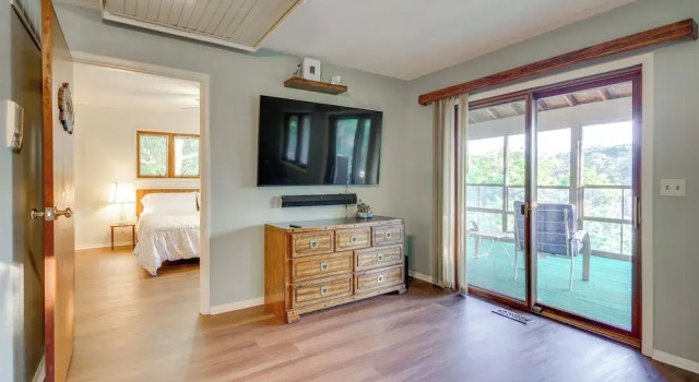 Dock & Prime Location: Lakefront Osage Beach Home