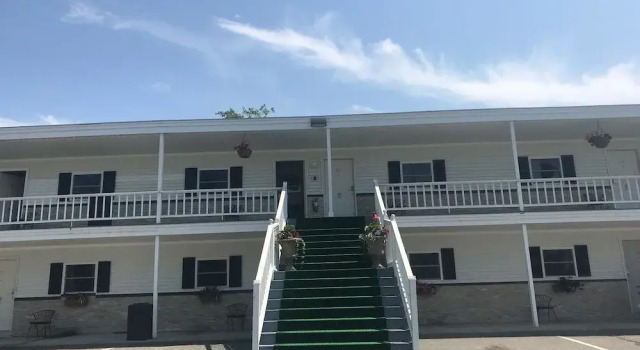 Atlantic Coast Inn, Забронировать Мини-отель Отели Эллсуорт с парковкой, Парковка