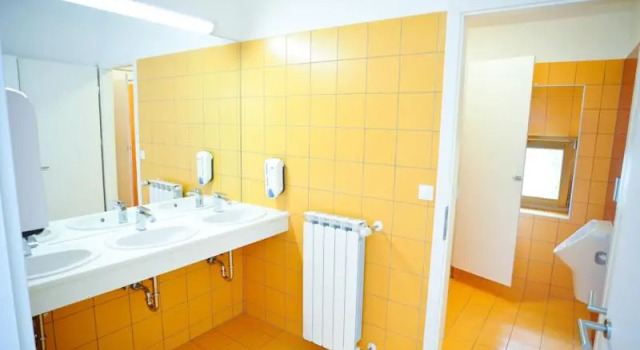 Кровать в общем номере Youth Hostel Ajdovscina