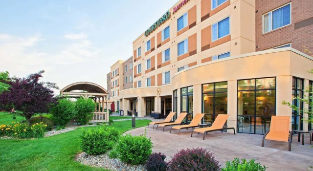 Courtyard Louisville Northeast, Забронировать Отель Луисвилл Louisville Metropolitan Area