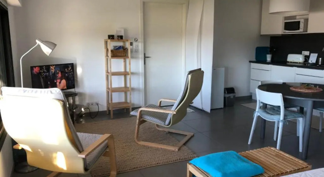 Gite-Grand studio contemporain proche Toulouse dans domaine Equestre, Buchen Sie Hotel Bouloc 