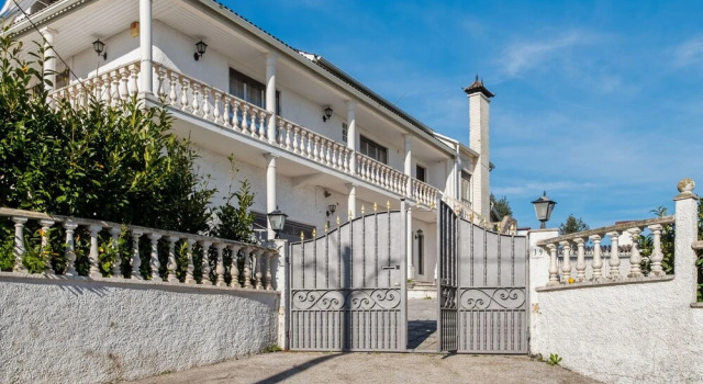 Spacious Holiday Home in Carvalheira Grande With Pool, Забронировать Отель Бизнес-отели Педроган-Гранди, 4* 5*