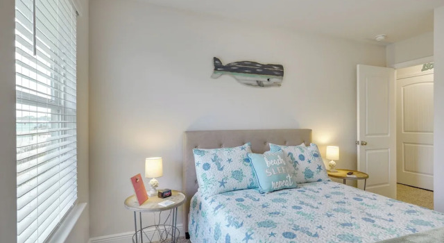 Апартаменты с 3 комнатами PCB Townhome w/ Deck & Pool Access: 3 Mi to Beach!