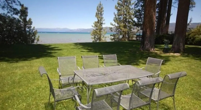 Коттедж 771 Lakeview Avenue 4 Bedroom Home by RedAwning