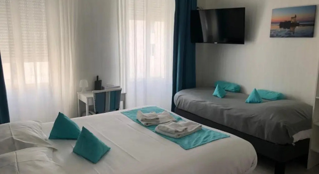 Номер Standard Hotel Le Crist Al, Front de mer, chambres climatisées et son studio non climatisé, proche du centre ville