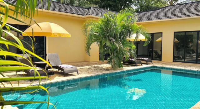 Grand Amber Villas Diani, Varaa Villa Hotellit Coast Region uima-altaalla, Uima-allas