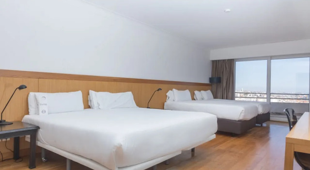Четырёхместный номер Standard с балконом B&B HOTEL Sado Setúbal