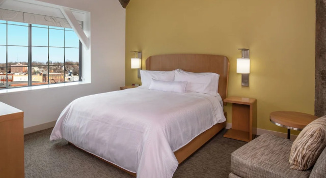 Люкс Element by Marriott Moline