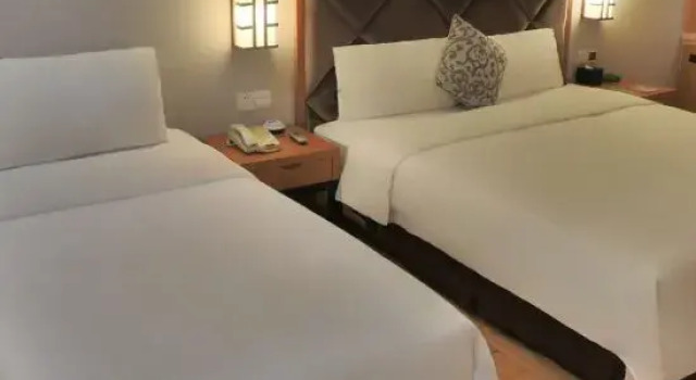 Кровать в общем номере Dongguan Well Garden Hotel