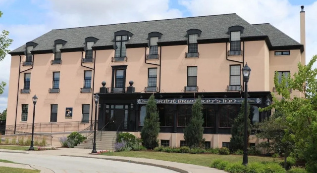 St. Brendan's Inn, Book Hotel Green Bay Wisconsin
