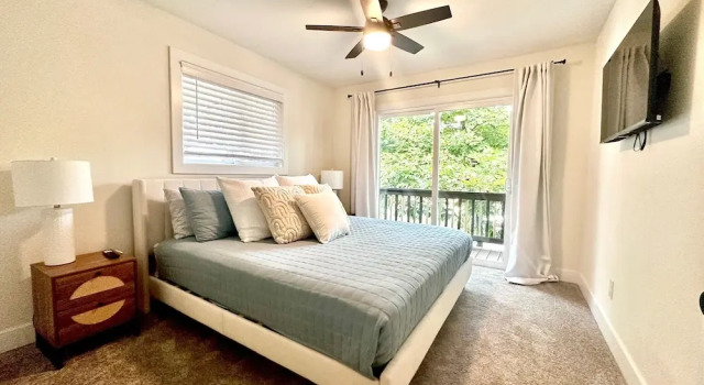 Коттедж Minutes From the Strip - Nightlife and Dining!