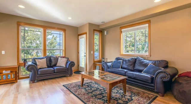 River Watch Getaway 3 Bedroom Townhouse by RedAwning, Buchen Sie Ferienhaus Hood River Columbia River Gorge