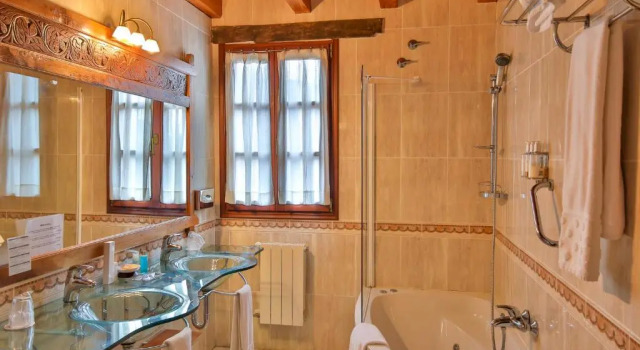 Полулюкс Hotel & Spa Etxegana