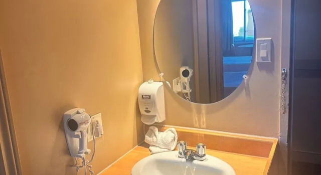 Номер Deluxe Travelodge by Wyndham Drummondville