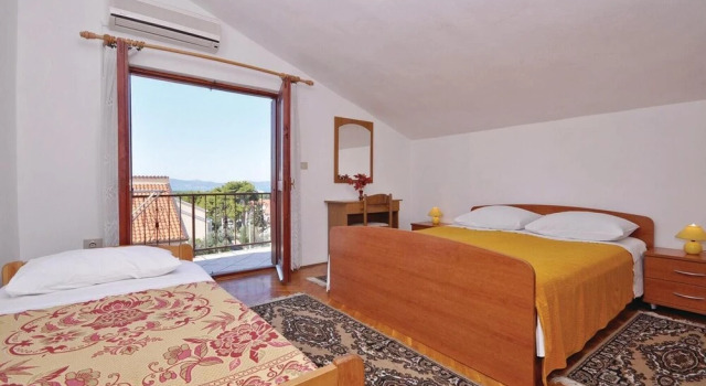 Amazing Home in Zadar With Wifi and 4 Bedrooms