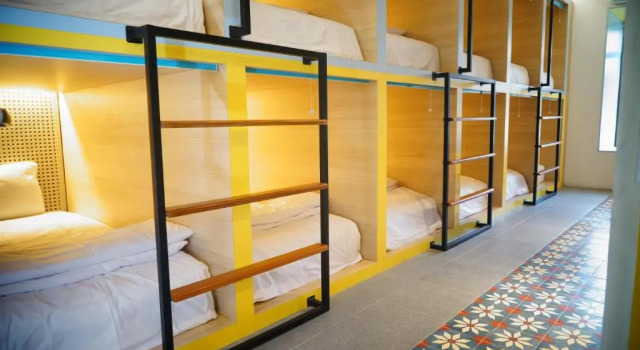 Кровать в общем номере Borough Capsule Hostel Bali