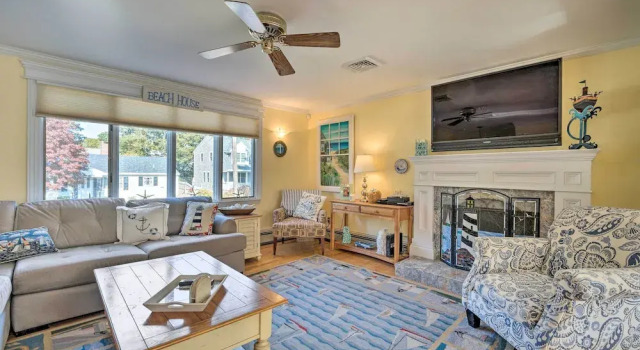 Коттедж East Falmouth Family Gem w/ Private Beach Access