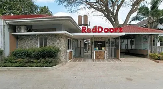 RedDoorz Premium at Trece Indang Road, Varaa Hotelli Indang Luzon