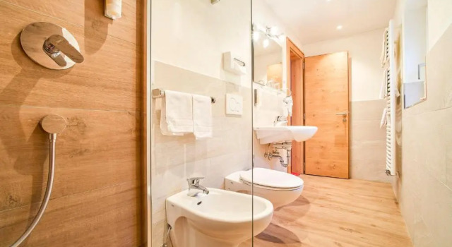 Трёхместный номер Standard с балконом Kedul Lodge