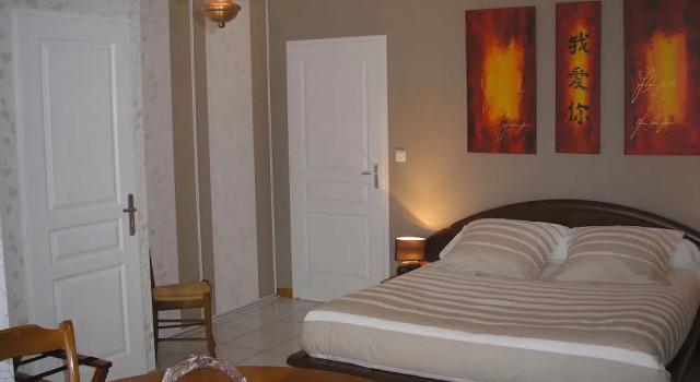 Villa Monségur, Đặt Biệt thự Monsegur 