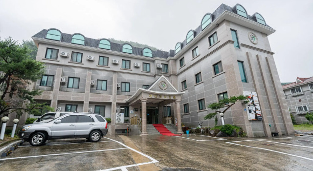 Sokcho Arirang Resortel, Boek Hotel Hotels in Gangwon-Do met parkeren, Parkeren