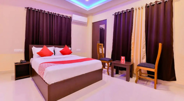 OYO 16605 Royal Front, Reserva ahora Hotel Chempu Kerala