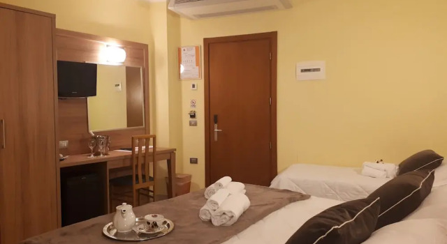 Трёхместный номер Standard с частичным видом на море Hotel La Ninfea