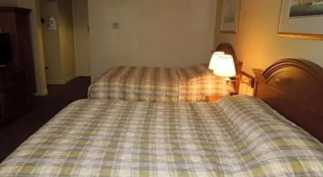 Четырёхместный номер Standard Rockville Centre Hotel - JFK Airport