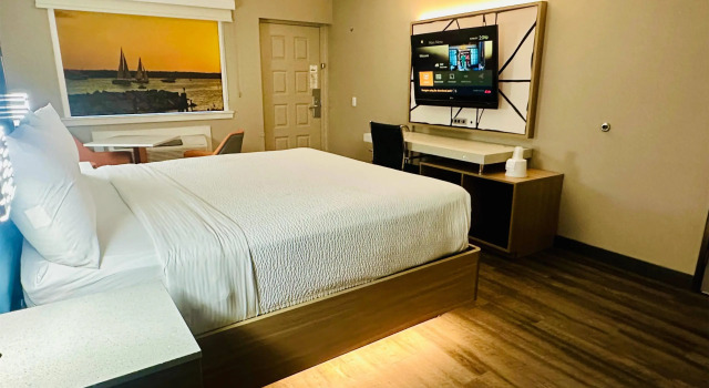 La Quinta Inn by Wyndham Costa Mesa / Newport Beach