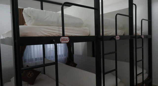 Кровать в общем номере Poetic Hue Hotel & Spa