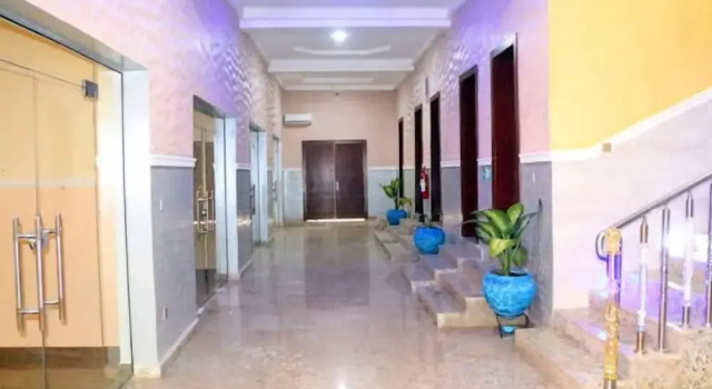 Vertex- View Hotel and Suites, Rezervovat Hotel Awka 
