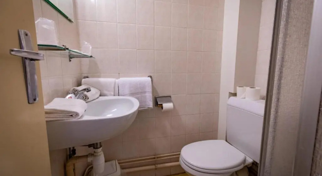 Трёхместный номер Economy Hôtel Astrid