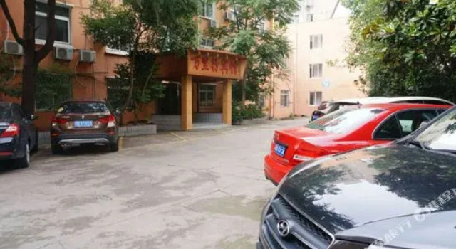 Ningbo wanlihang Hotel (Beilun Yintai store)