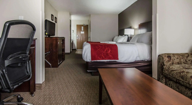 Четырёхместный люкс Quality Suites St. Joseph