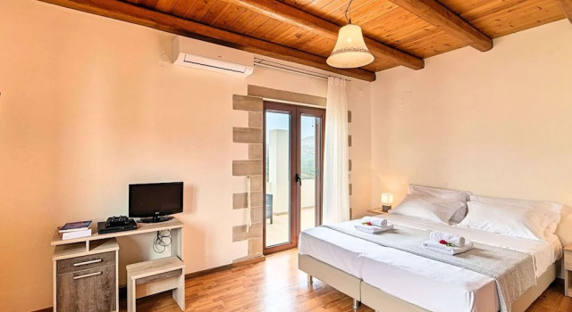 Beautiful Large Villa With Pool and sea View at Nice Georgioupolis