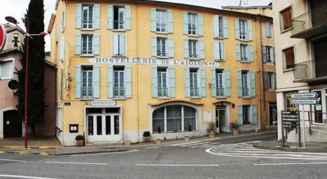 Hôstellerie de l'Aiglon, Забронировать Отель Отели в центре Динь-ле-Бен с завтраком, отели в центре Динь-ле-Бен с завтраком