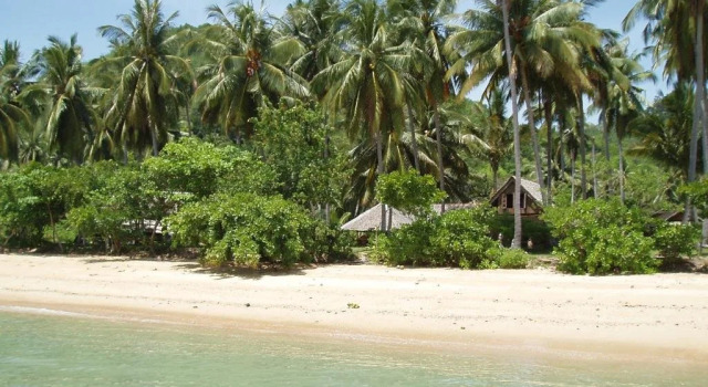 Lom Lae Beach Resort