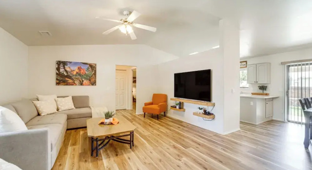 Коттедж Hike, Shop & Unwind: Cottonwood Home w/ Patio!