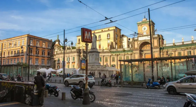 Maison Le Grenier, Забронировать Отель Неаполь Кампания, рядом с Церковь Пио Монте делла Мизерикордия