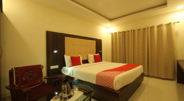 Hotel Maple Suites By OYO Rooms