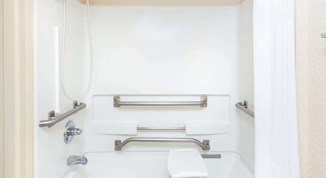 Кровать в общем номере Days Inn & Suites by Wyndham Tucker/Northlake
