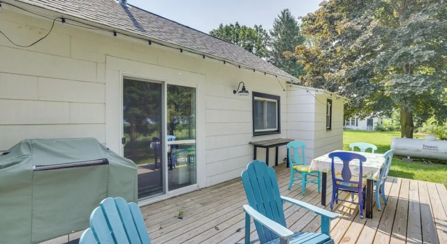 South Haven Farmhouse with Fire Pit, 4 Mi to Beach, Buchen Sie Ferienhaus South Haven 