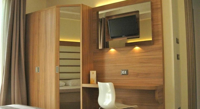 Bio Suites PACINOTTI, Забронировать Отель Отели Бардолино с бассейном, Бассейн