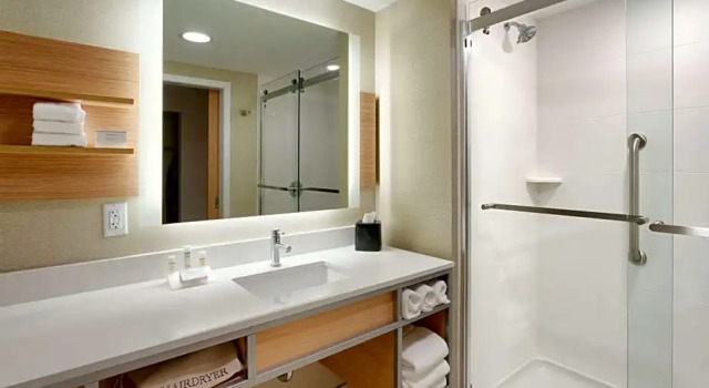 Четырёхместный номер Premium Hilton Garden Inn Lehi