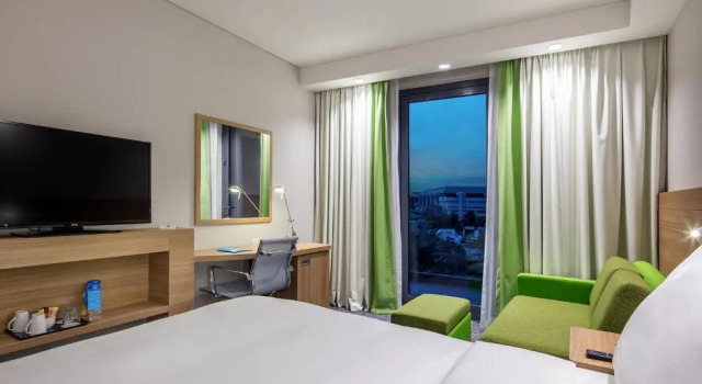 Двухместный номер с диваном Hampton by Hilton Istanbul Zeytinburnu