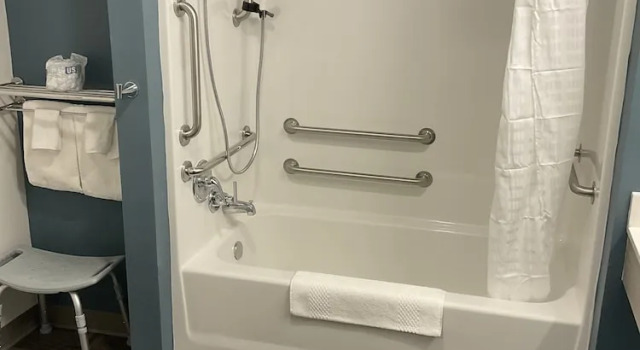Люкс WoodSpring Suites Detroit Madison Heights