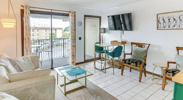 Апартаменты c 1 комнатой с балконом Pool, Spa & Dining: Beach Condo in Hilton Head!