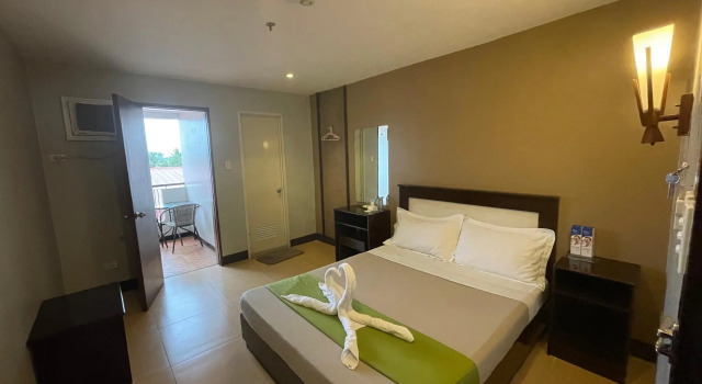 Полулюкс Four Queens Resort