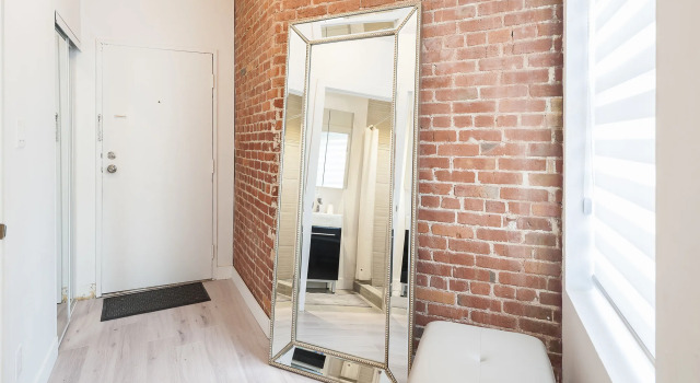 Les Appartements Stanley Court, Rezerwuj Apartament Hotele w Montreal z parkingiem, w pobliżu Griffintown, Parking